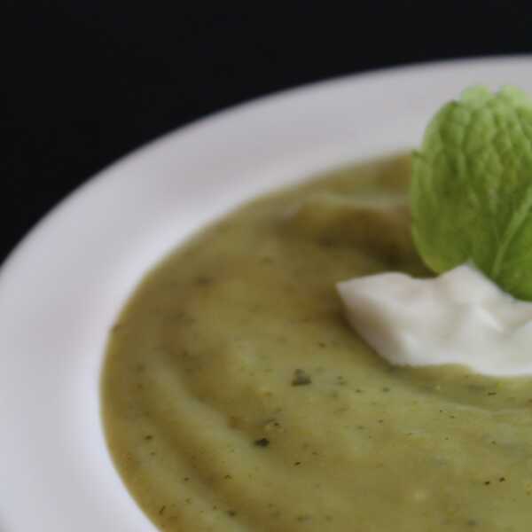Zielona kremowa zupa