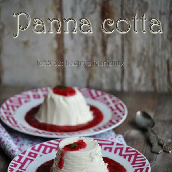 Panna cotta z sosem malinowym