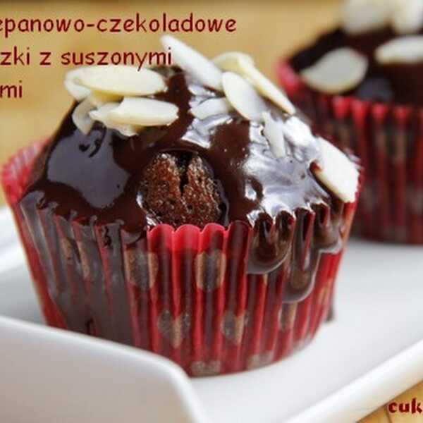 Marcepanowo-czekoladowe babeczki z suszonymi śliwkami