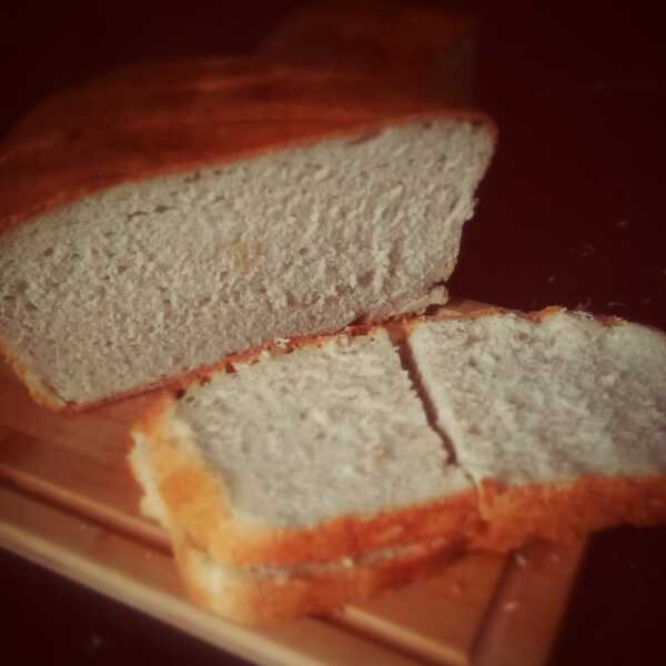 Domowy chleb pszenny na żytnim zakwasie (zdrowe kanapki)