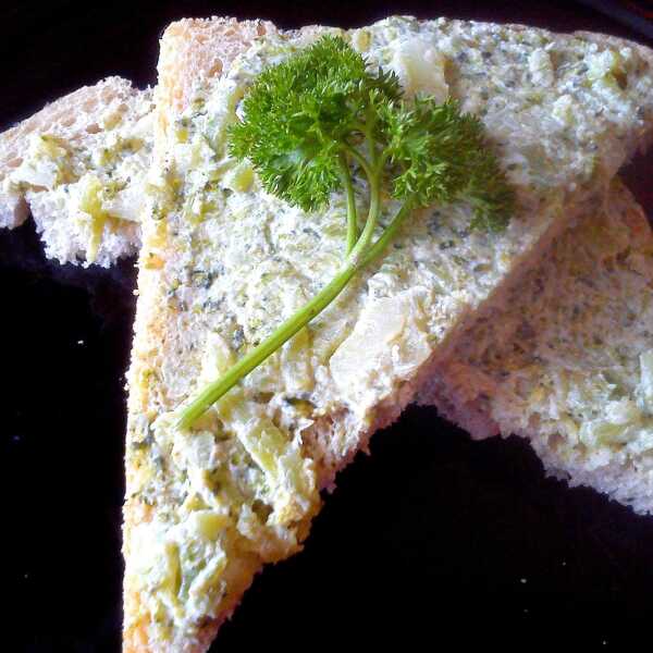 Pasta brokułowa z serem feta