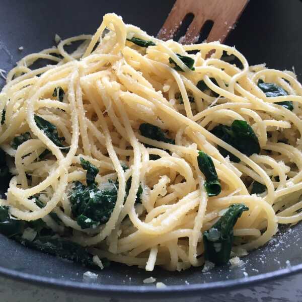 Spaghetti ze szpinakiem i parmezanem