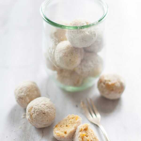 Jaglane kulki z suszonymi morelami (Millet balls with dried apricots) 