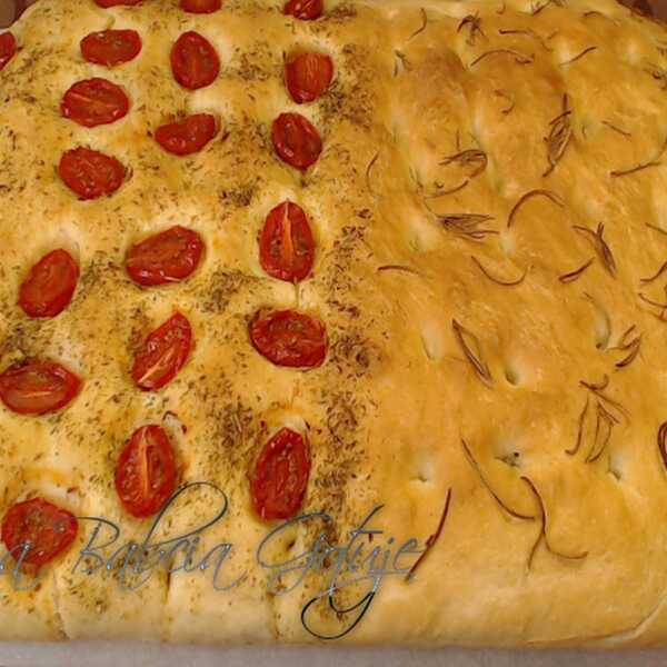 Focaccia z Rozmarynem i Pomidorami