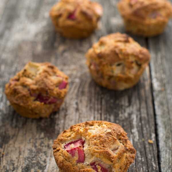 Muffiny cytrynowe z rabarbarem (wegańskie, bezglutenowe, bez cukru)