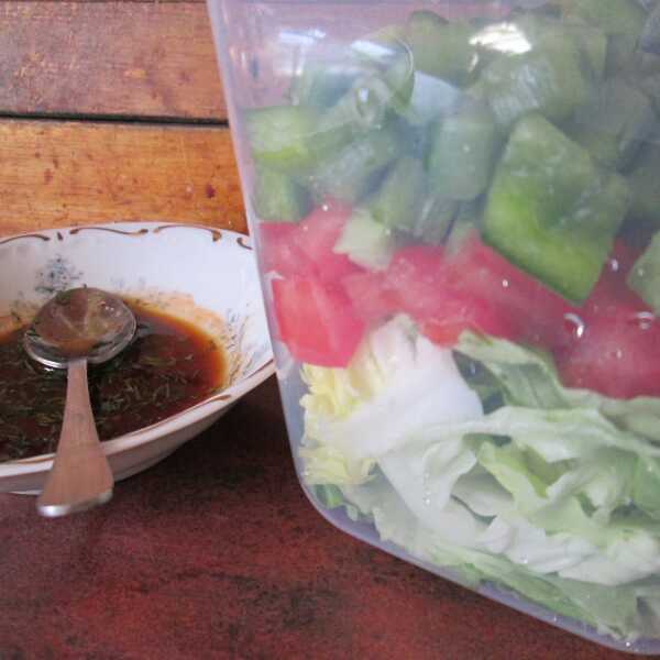 Lunchbox - najszybsza sałatka z papryką i pomidorem