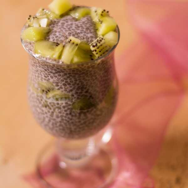 Acai chia pudding z kiwi