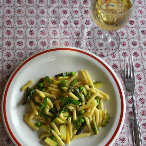 PASTA E VINO! Pasta primavera, czyli wiosenny makaron z zielonymi warzywami