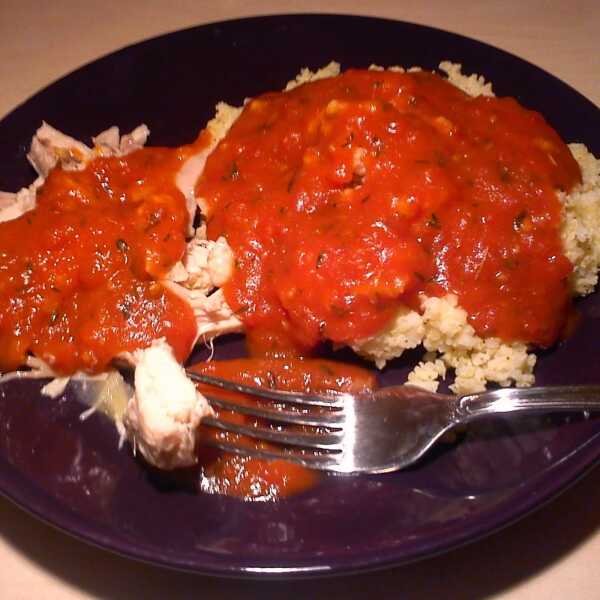 Kasza jaglana z kurczakiem i sosem pomidorowym