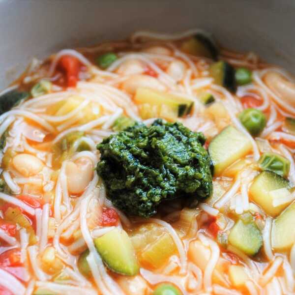Zielona zupa bazyliowa