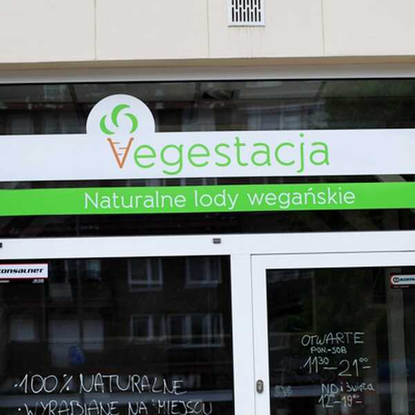 Wegańskie miejsca w Warszawie - Vegestacja i Chwast Food