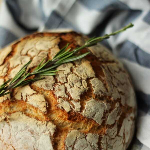 Domowy chleb ziołowy