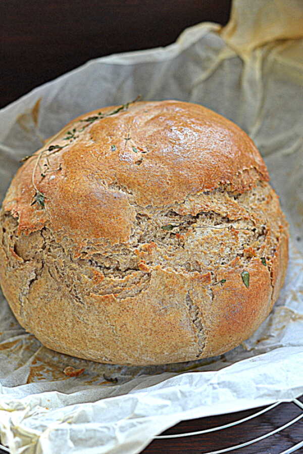 Chleb z garnka z tymiankiem. Najprostszy w czerwcowej Piekarni