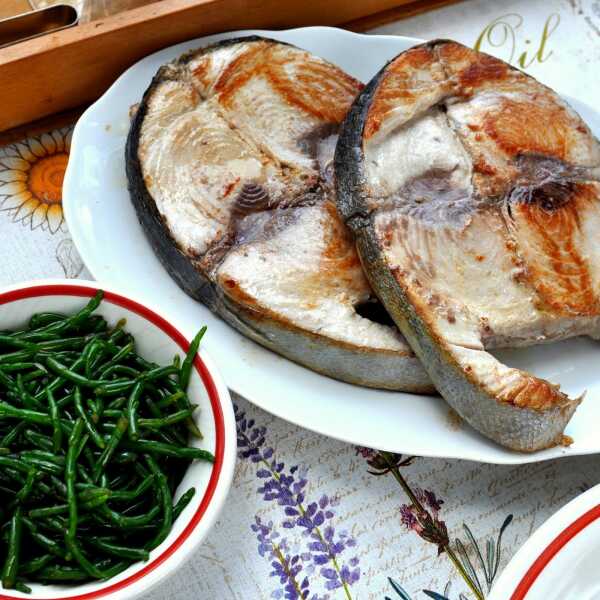 Stek z tuńczyka białego i soliród (tonno alalunga e salicornia)