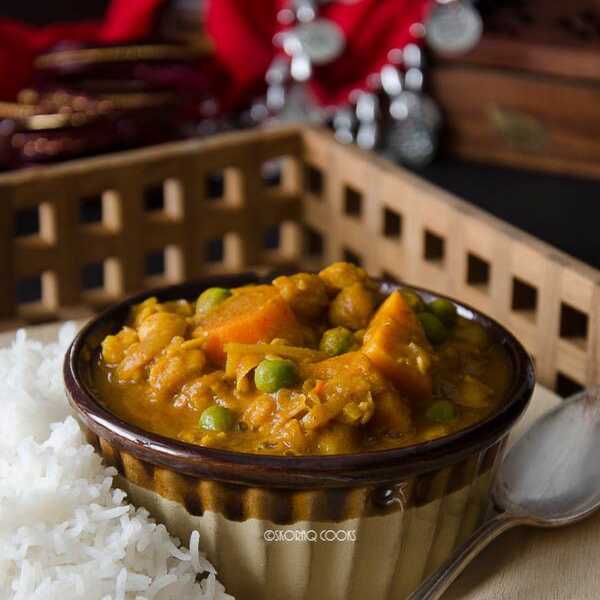 Curry ze słodkich ziemniaków i zielonego groszku / Sweet potato and green peas curry 
