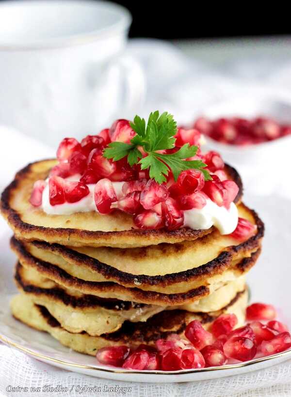 PANCAKES JOGURTOWE Z GRANATEM