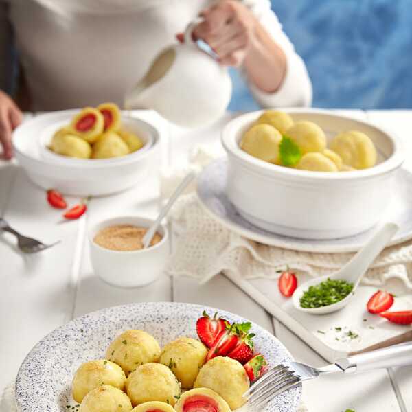 Tradycyjne knedle ziemniaczane z truskawkami + kilka porad jak zrobić idealne knedle
