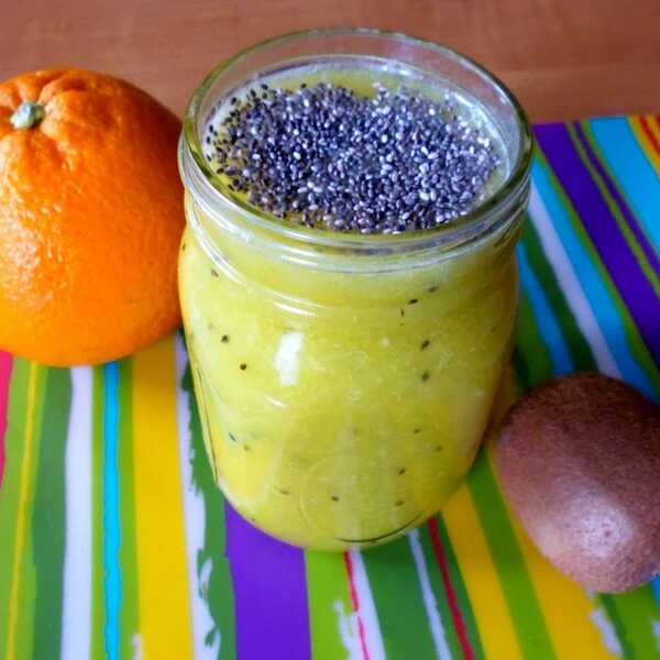 Smoothie pomarańczowe z kiwi i nasionami chia