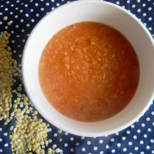 Zupa krem z żółtej soczewicy i pomidorów 