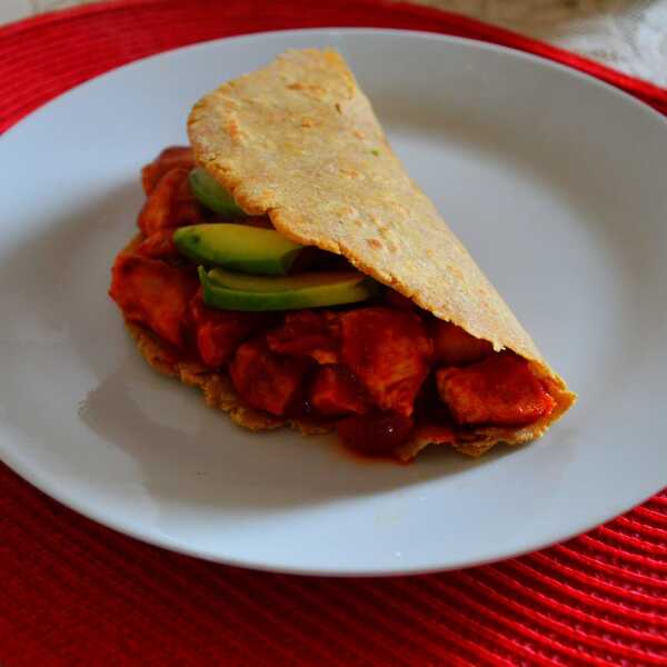 Tacos z kurczakiem, pomidorami i awokado