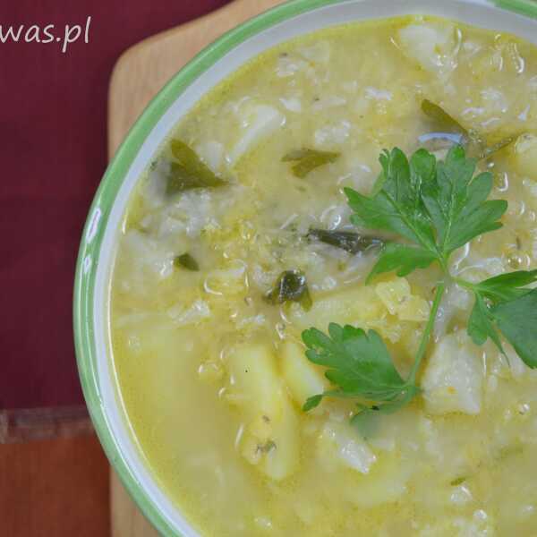 Zupa kalafiorowo – ziemniaczana z soczewicą