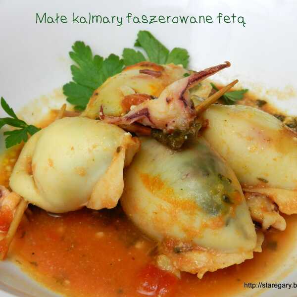 Małe kalmary faszerowane fetą