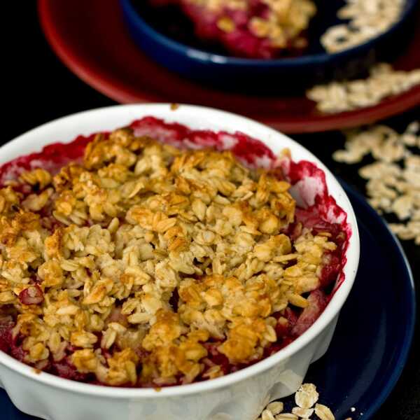 Zapiekane maliny i nektarynki z kruszonką z płatków owsianych / Oat crumble with raspberries and nectarines