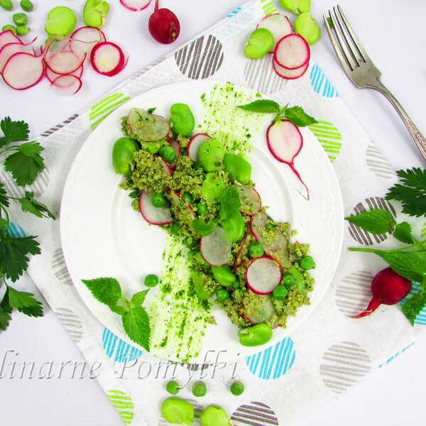 Sałatka z quinoa z miętowym pesto, bobem i zielonym groszkiem