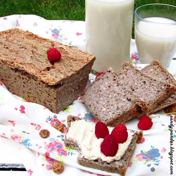 Chleb gryczany z chufa oraz napój z orzechów tygrysich (bez mąki, drożdży, glutenu, laktozy, cukru, wegańskie)