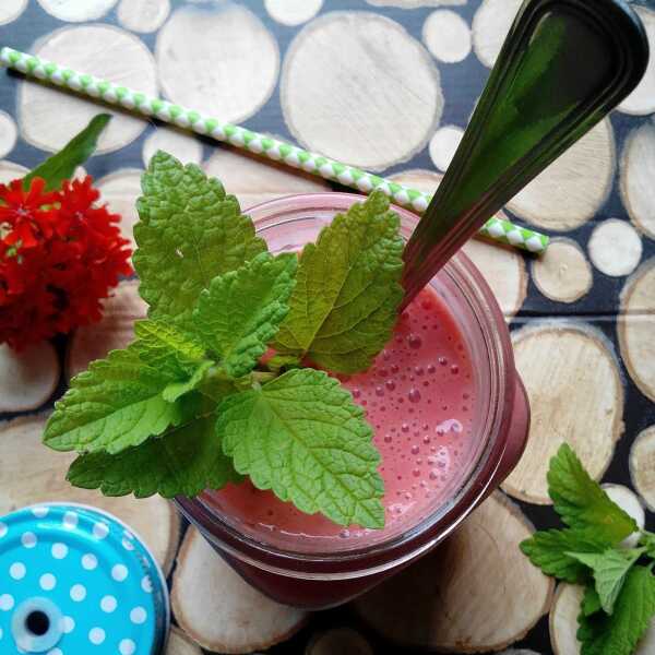 Smoothie z jogurtem i owocami