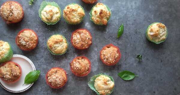 Oliwkowe i pomidorowe muffiny z parmezanem