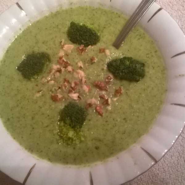 Zupa krem z brokułów z kaszą jaglaną