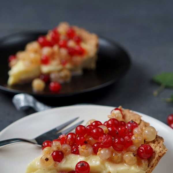 Tarta z budyniem waniliowym i porzeczkami