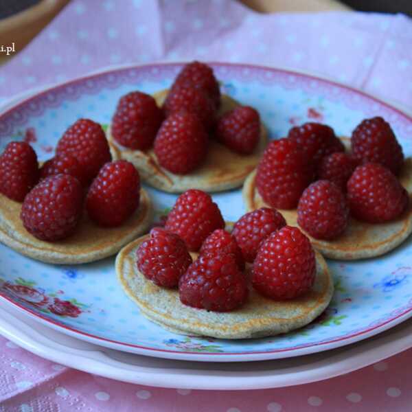 Żytnie pancakes z malinami