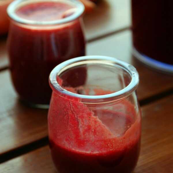 Naturalny sok z buraków z jabłkiem, marchewką i imbirem