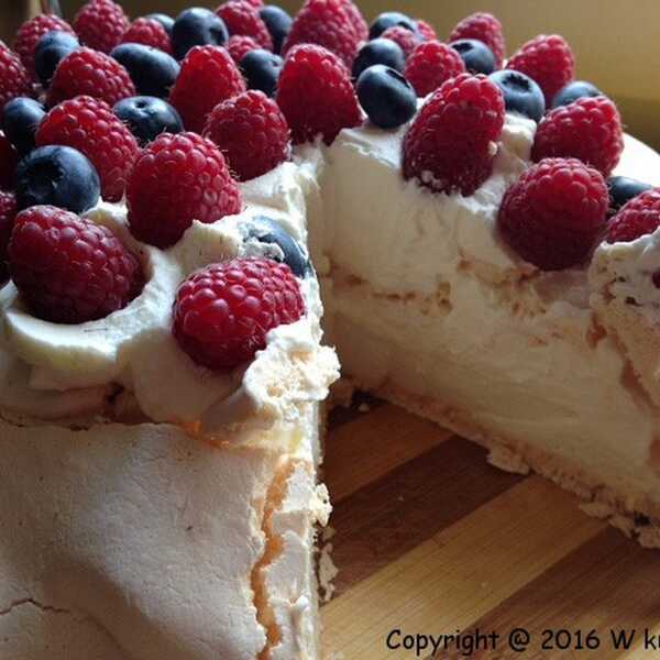 Tort Pavlova.