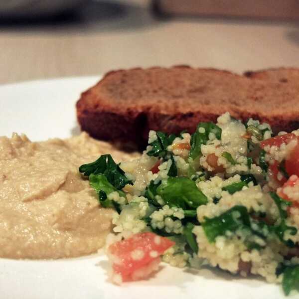 Hummus i sałatka tabbouleh