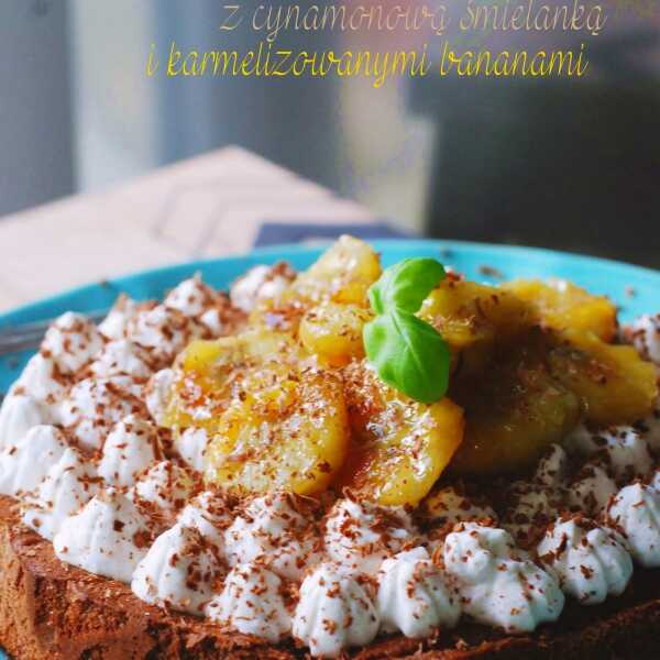 Czekoladowe ciasto + cynamonowy puch + karmelizowane banany 