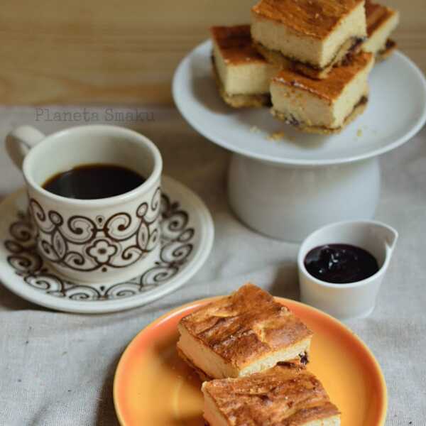 Odświeżona klasyka. Sernik na kruchym spodzie z dżemem porzeczkowym