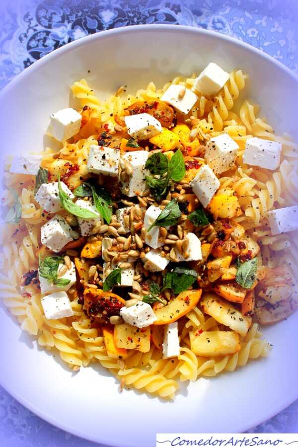 Pasta con calabacín y feta /Makaron z cukinią i serem feta