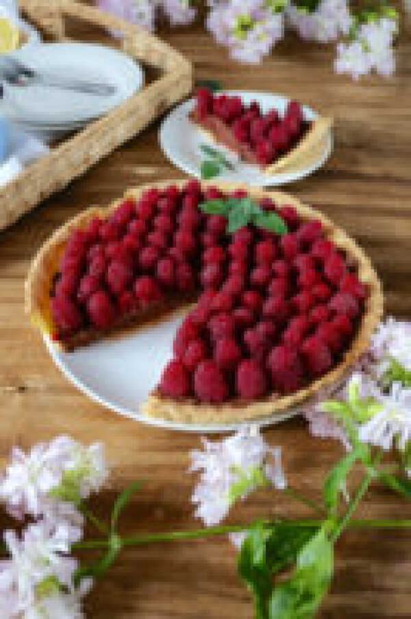 Tarta czekoladowa z malinami