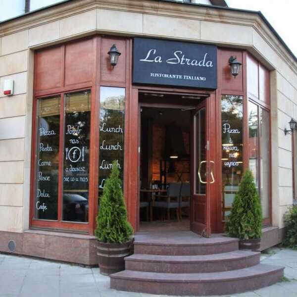 Wędrówka w Poszukiwaniu Włoskich Smaków - Restauracja La Strada