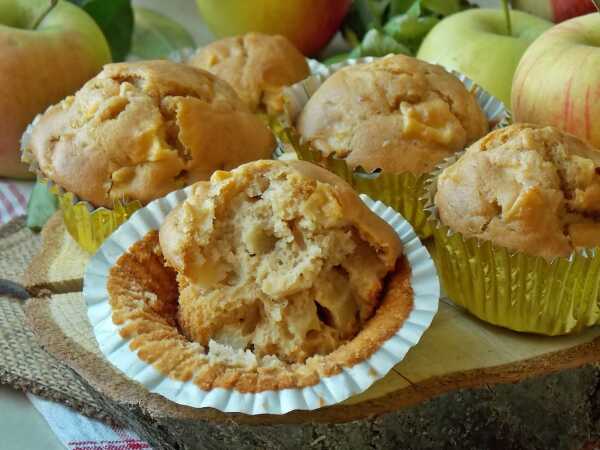 Kajmakowe muffinki z jabłkami i masłem orzechowym