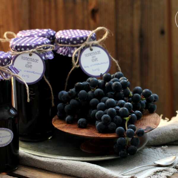 Sok z ciemnych winogron