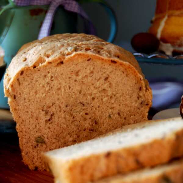 Wieloziarnisty chleb żytni na drożdżach
