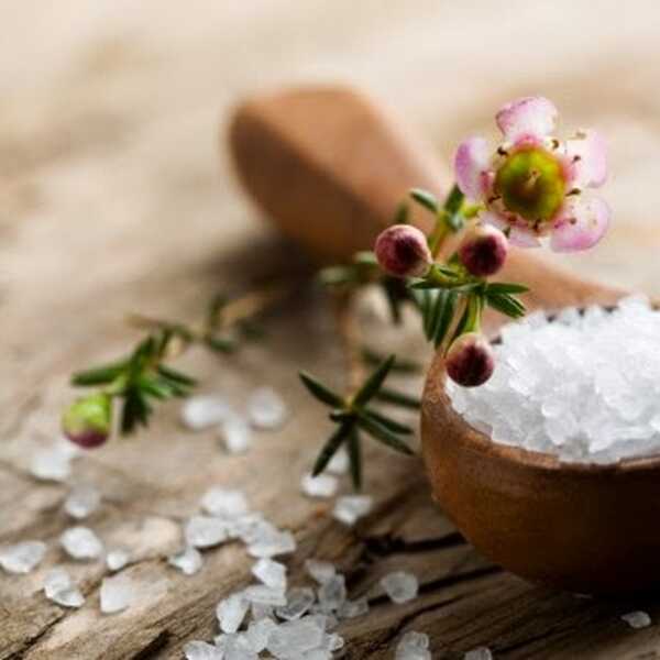 Co zamiast soli? Zdrowe zamienniki soli kuchennej.