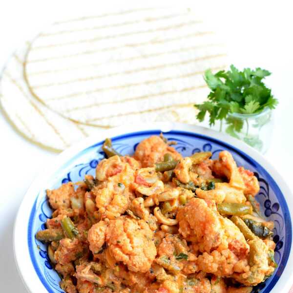 Indyjskie curry z kalafiora i nerkowców