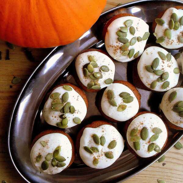 Dyniowe babeczki z kremem / Pumpkin Cupcakes with Cream Cheese Frosting