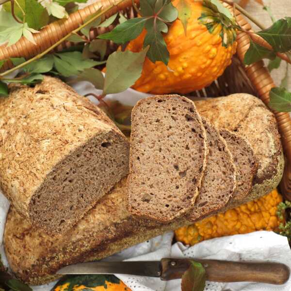 Jesienny miodowy chleb gryczany na zakwasie. I za co lubię jesień...