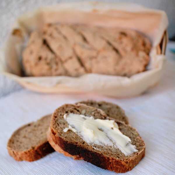 Chleb pszenno-żytni z dodatkiem ziaren słonecznika